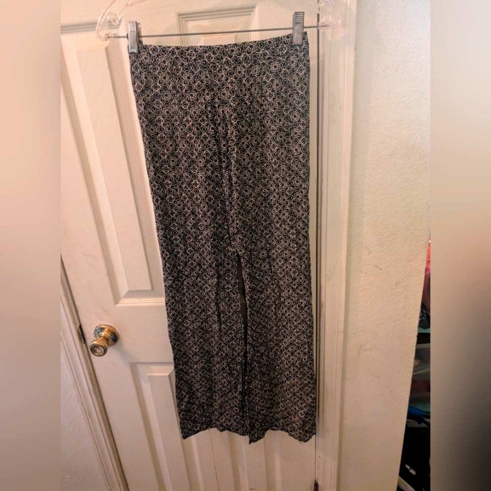 Forever 21 Black/White Floral Print High Slit Maxi Skirt